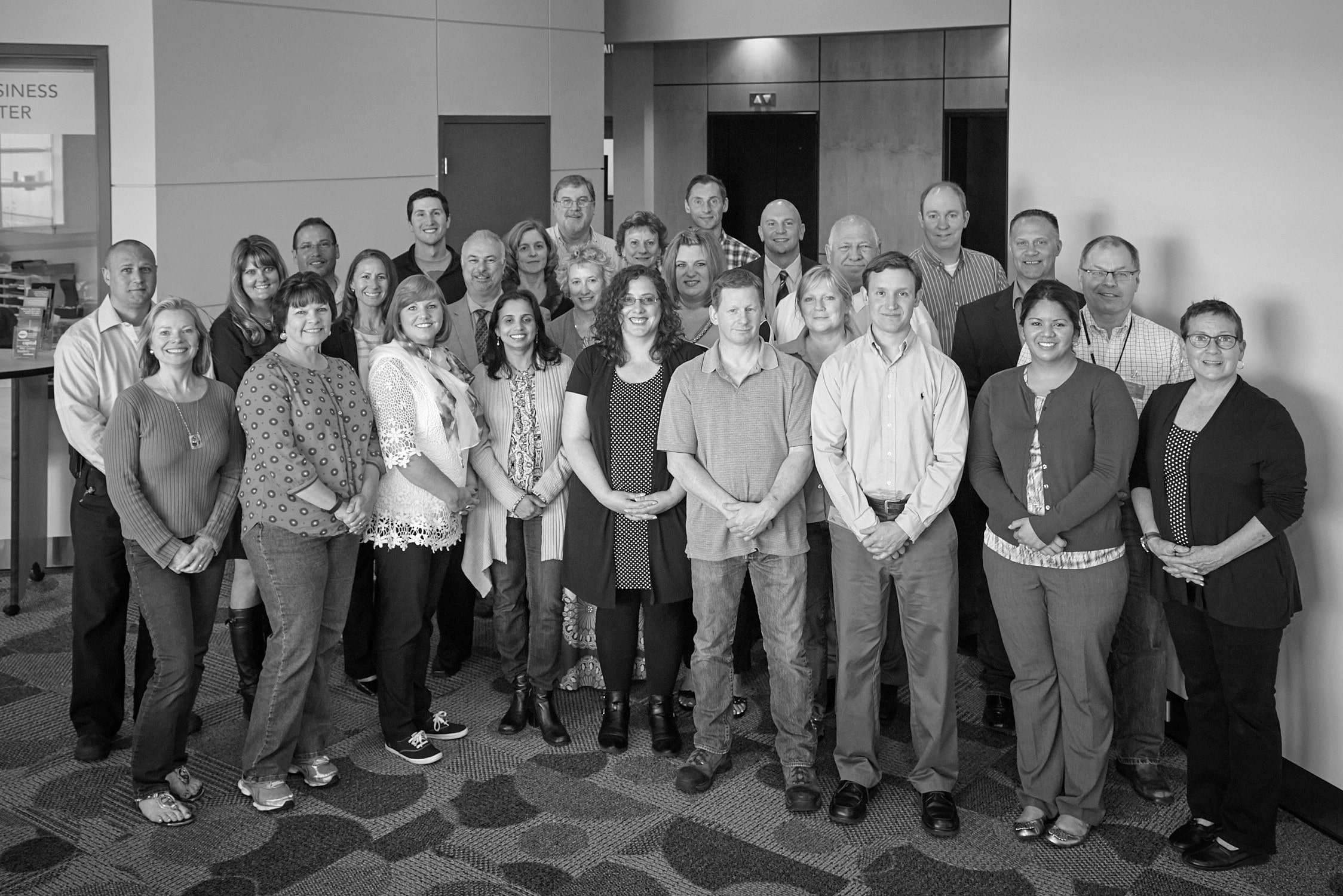 Black and white picture of Managers Leadership Program graduates 2015. 