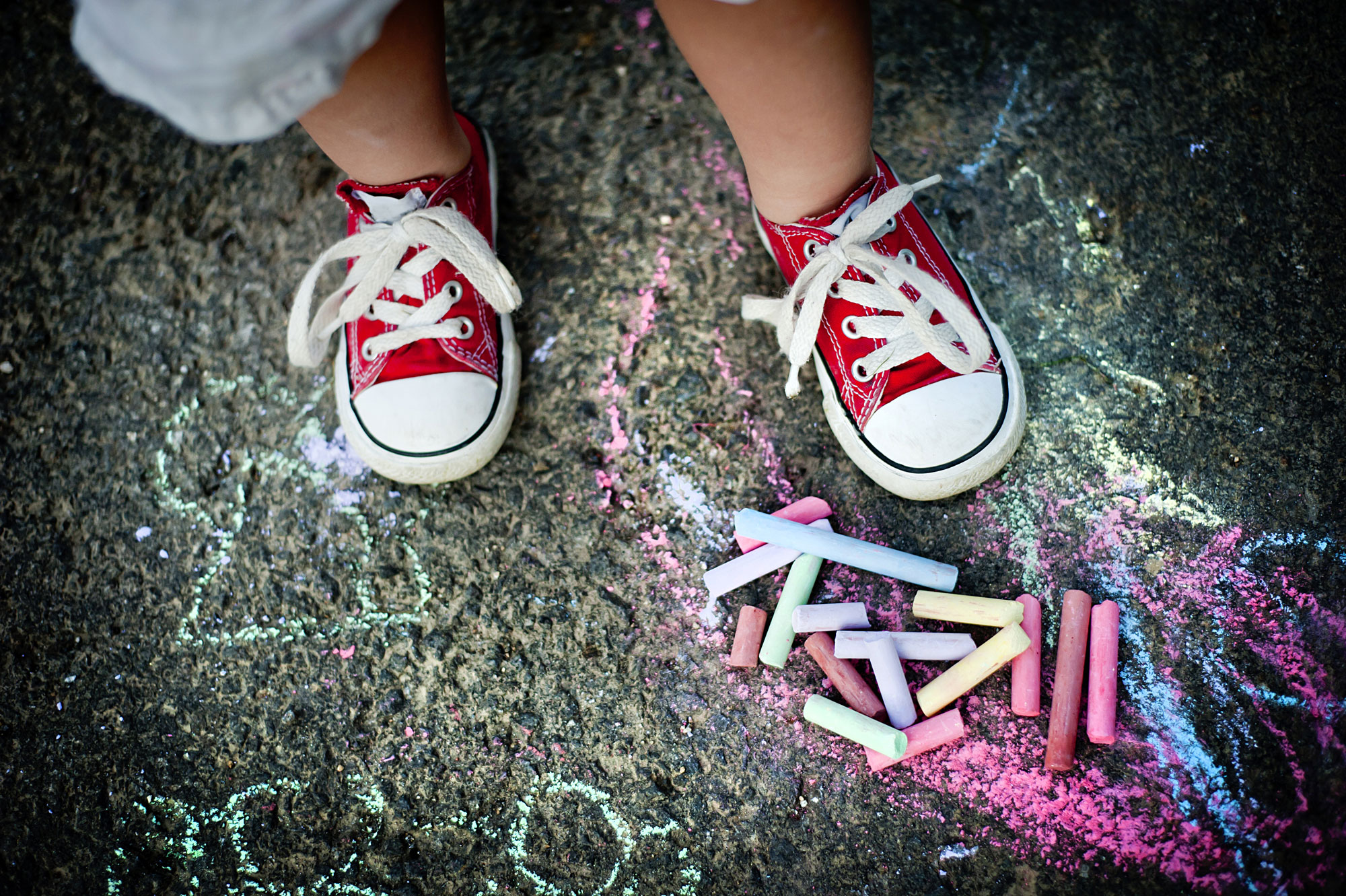 child playing with chalk