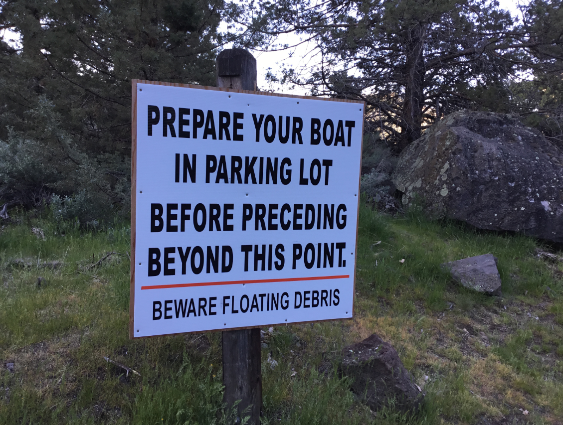 Image of a sign to prep your boat in the parking area before launching